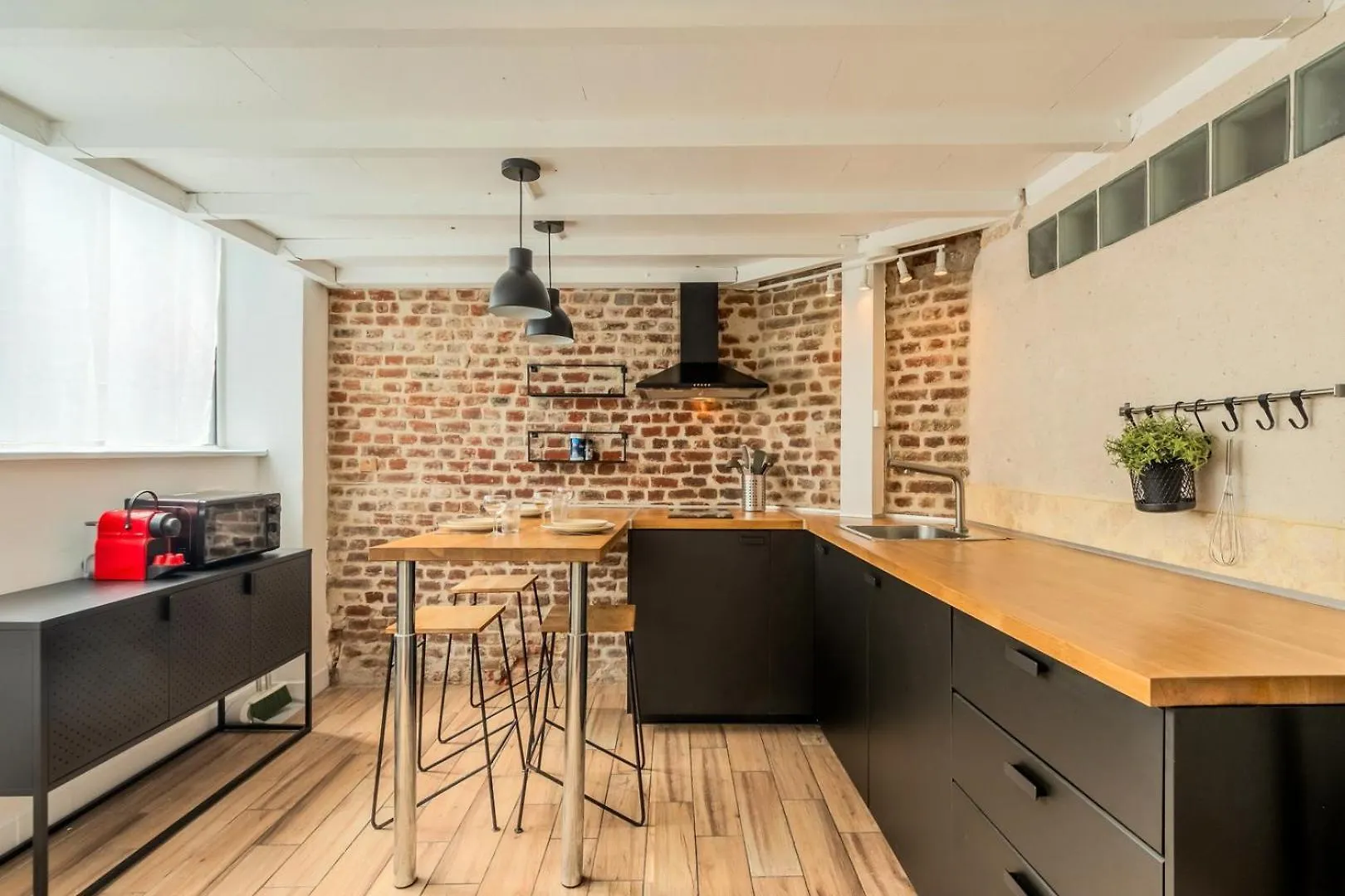 Apartament Atypical Flat In The Centre Of Lille. Lille